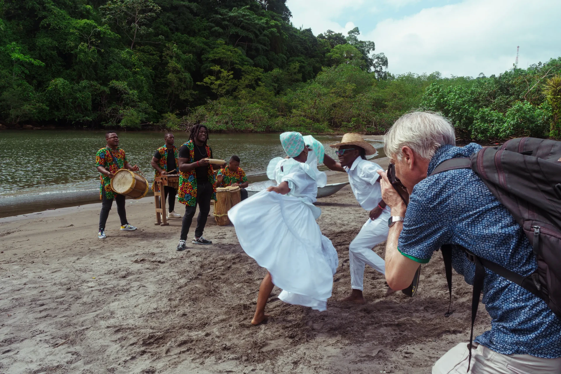 Muestra de música y danza tradicional en la playa de Tumaco