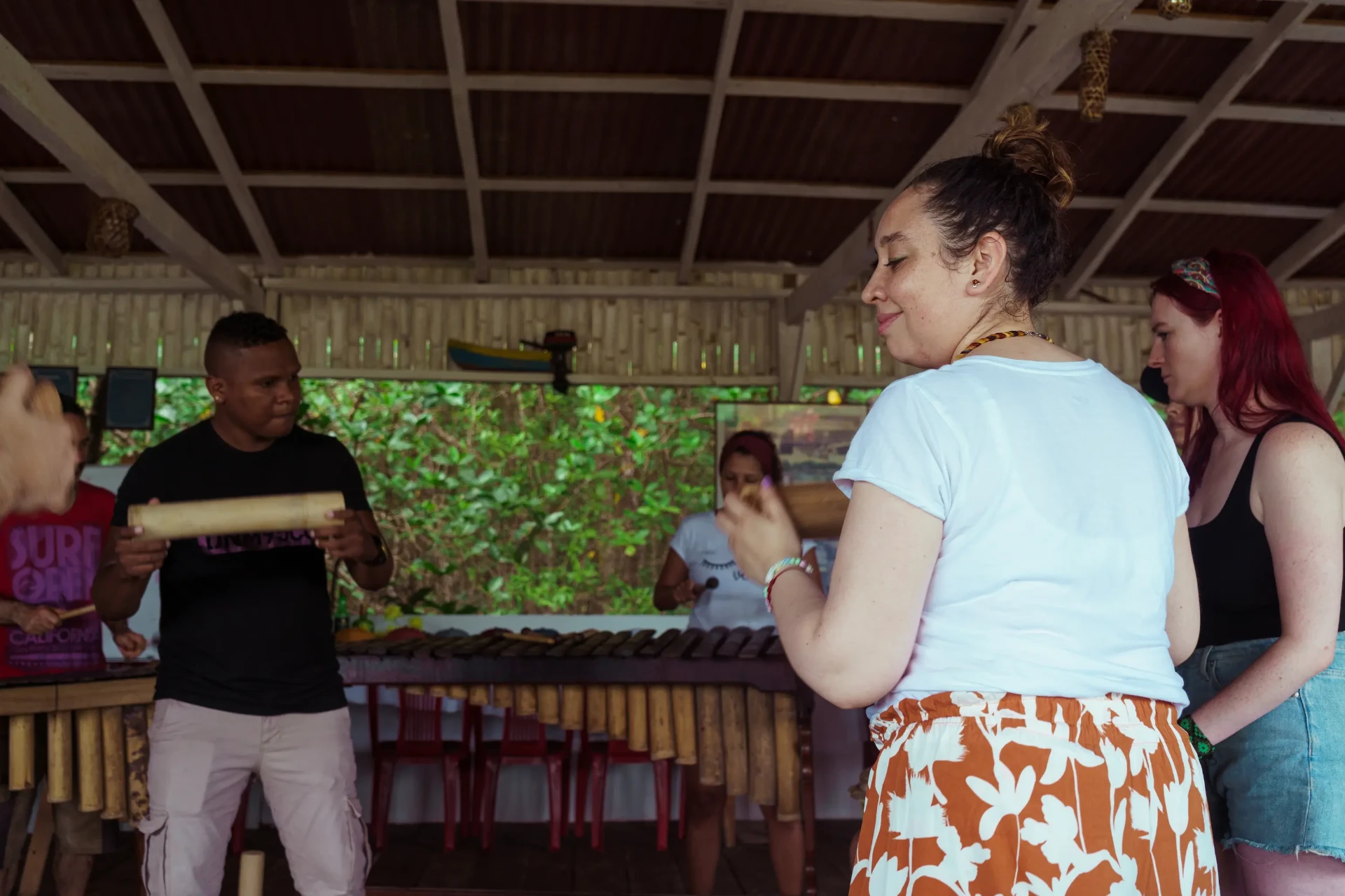 Participantes en taller de música en Tumaco